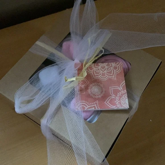 🧁Onesie & Socks Baby Girl Gift “CUPCAKES!” Onesies & Baby Socks Cupcake 4ct Box - Picture 6 of 13